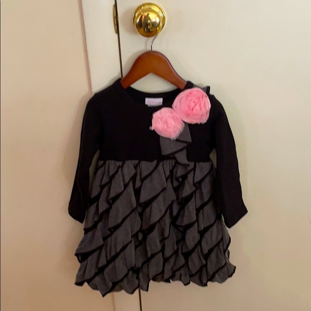 Dress for girls with lots of fun detail. Size 2T